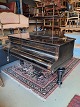 Hornung og Møller flygel
 Kr. 6500,-