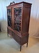 Skab med vitrineoverdel
 Kr. 3200,-